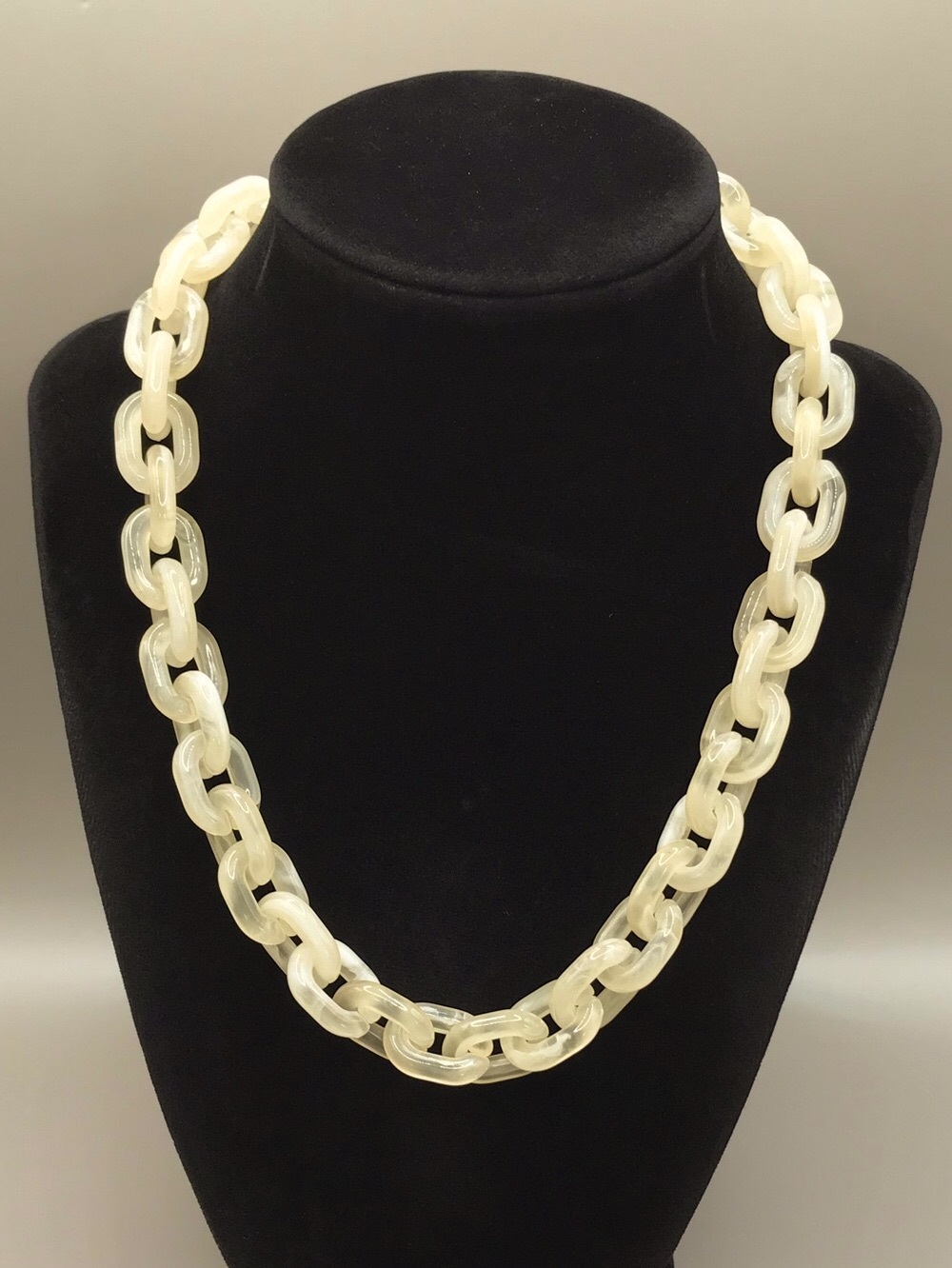 Marbled Cream Acrylic Chain Link Necklace